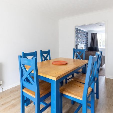 The Conifers Large Detached Home With Off Street Parking Witney Exterior foto
