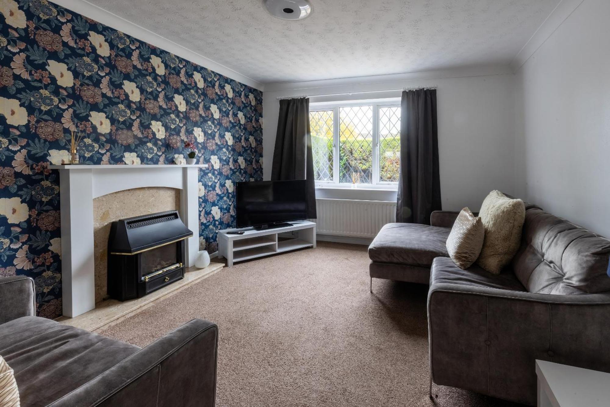 The Conifers Large Detached Home With Off Street Parking Witney Exterior foto
