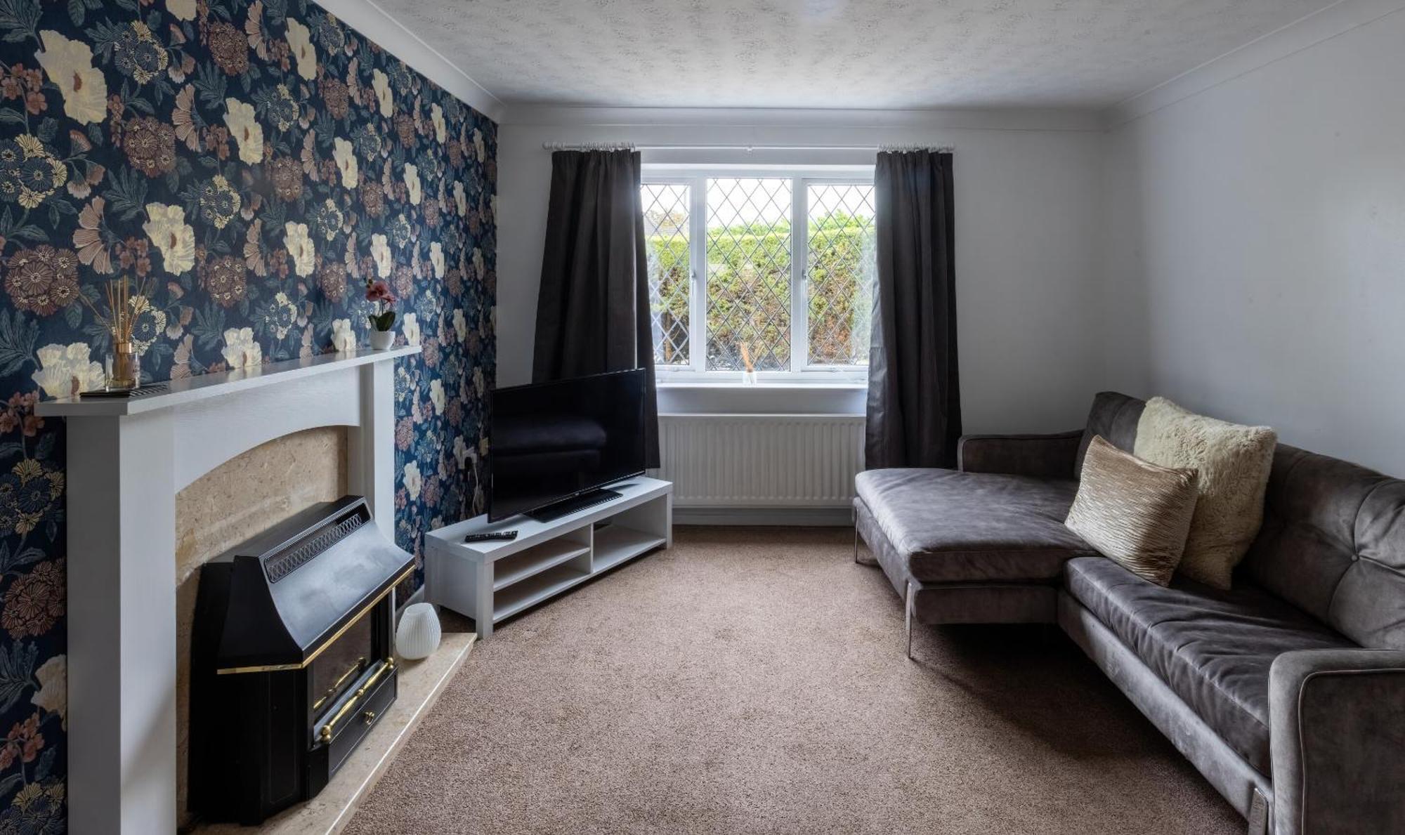 The Conifers Large Detached Home With Off Street Parking Witney Exterior foto